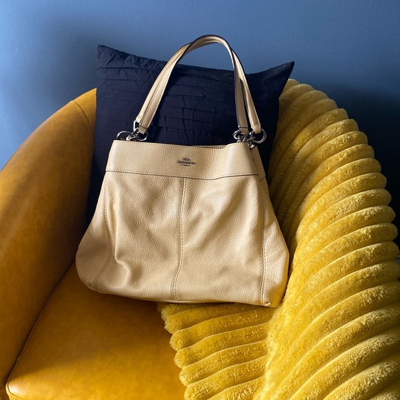 Beautiful new without tags Coach shoulder bag - Picture 1 of 12